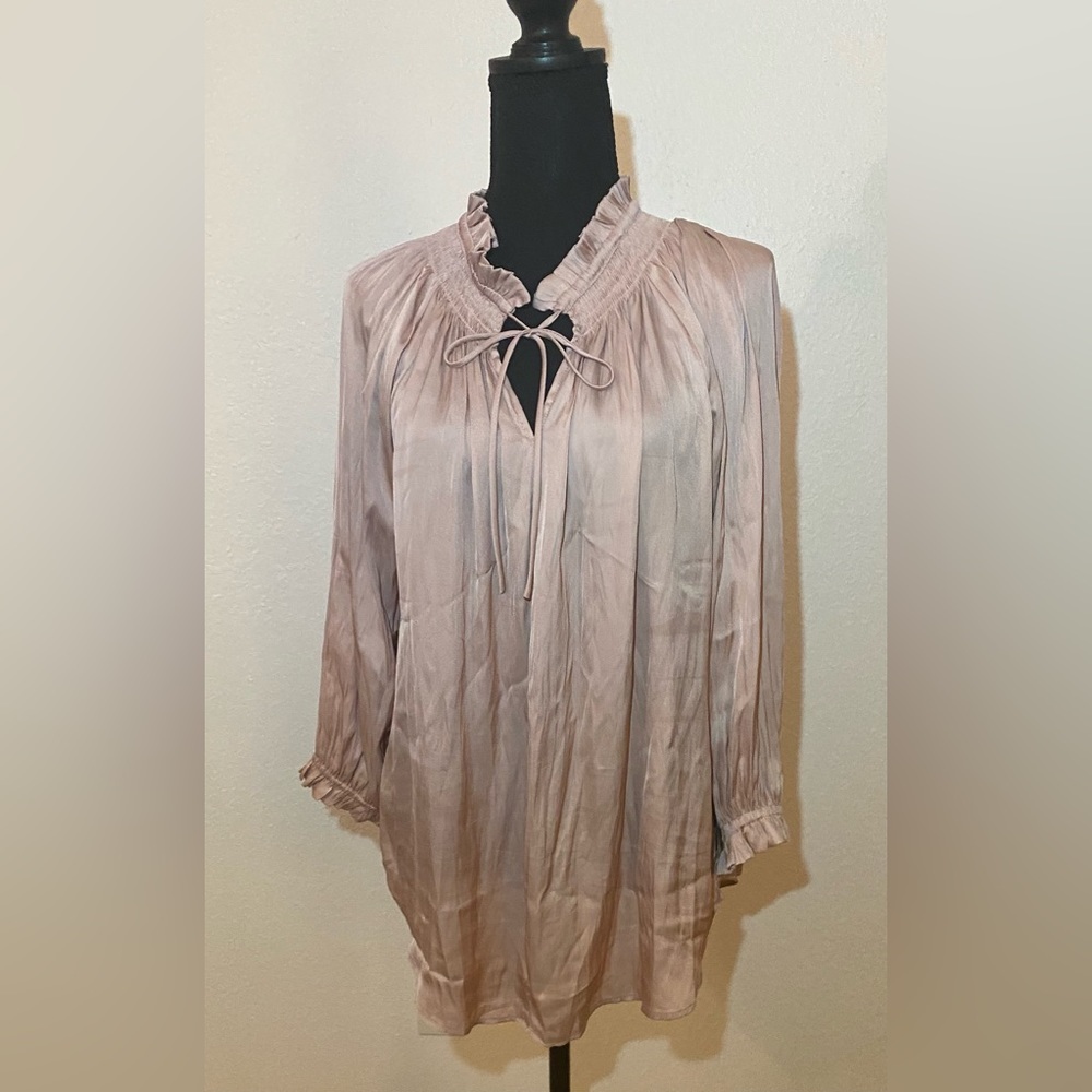 Carmen by Carmen Marc Valvo Top Champagne Pink Shiny Sz L